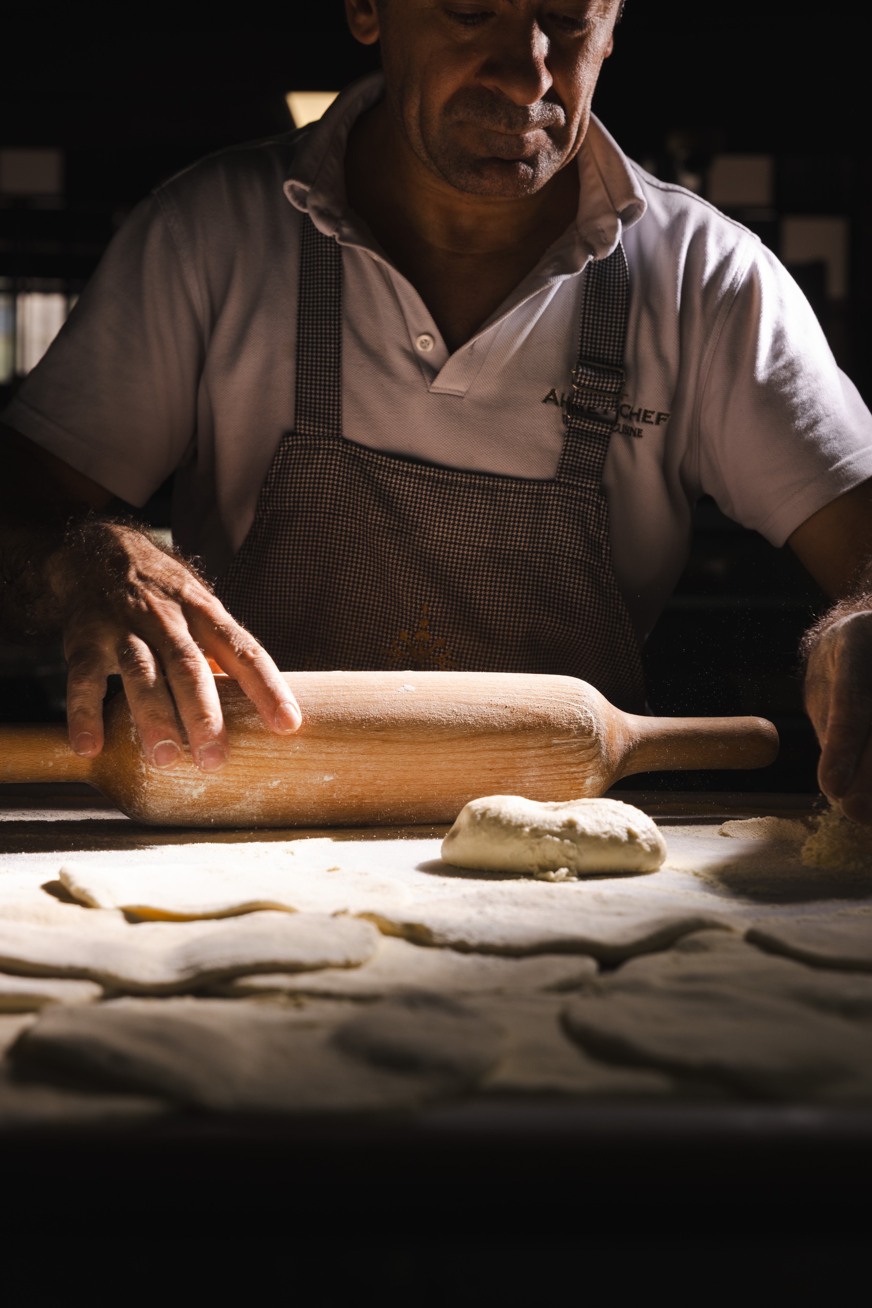 Le Chef Ahmet prépare la pâte fraîche